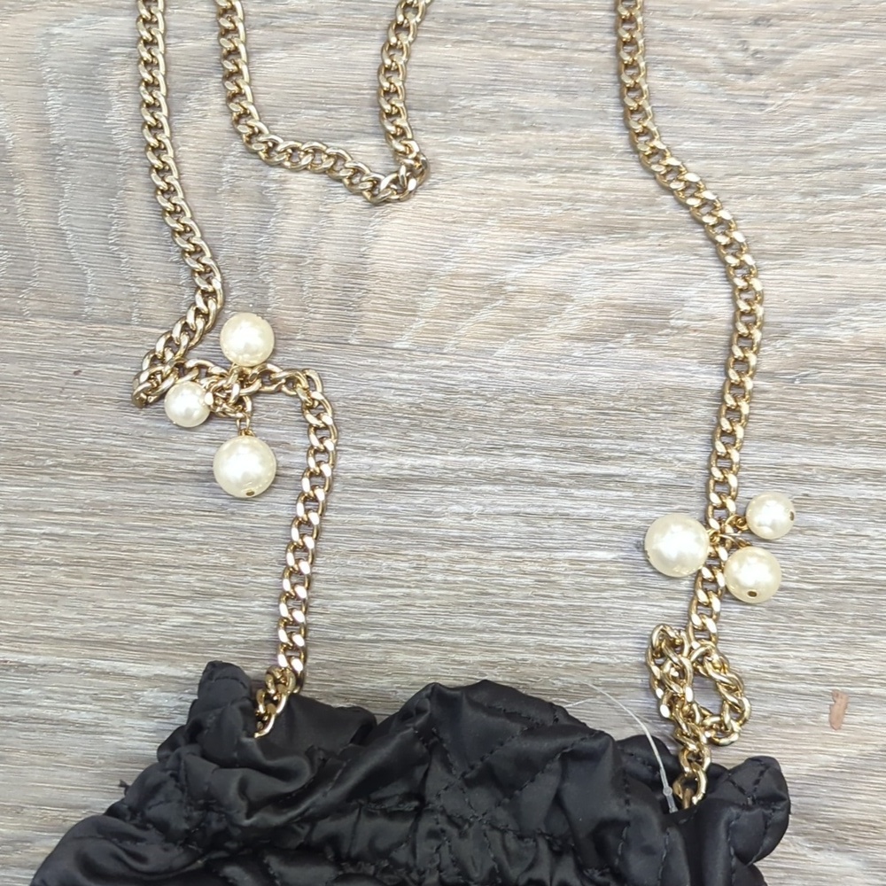 🌟NWOT Black Small Night Bag With Gold Chain And Pearl Accents - Picture 3 of 8